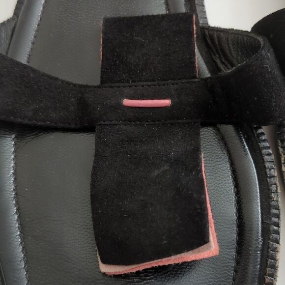 Manolo Blahnik Flat Thong Suede Sandal - Picture 4 of 9